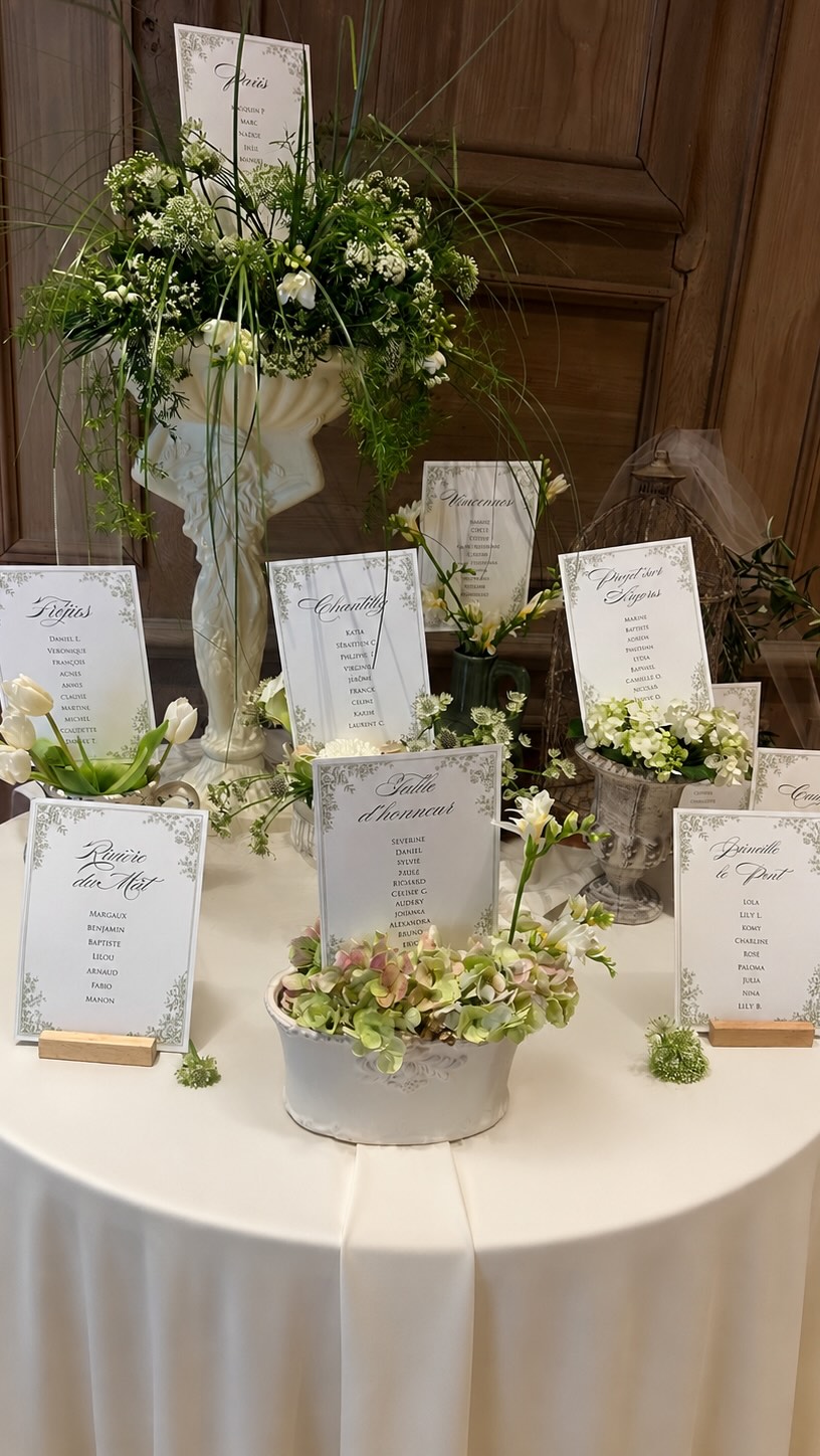 ✨ Une scénographie pensée dans les moindres détails
Entre douceur florale, matières naturelles et lumière tamisée… chaque élément raconte une histoire.
#weddingday #weddingflowers #weddingstyle